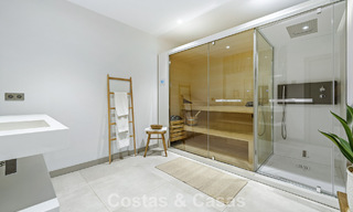 Moderne luxevilla te koop in een eigentijds bouwstijl, op loopafstand van Puerto Banus, Marbella 788903 