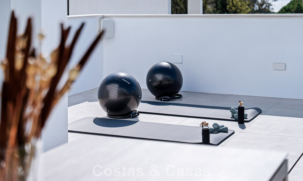 Moderne luxevilla te koop in een eigentijds bouwstijl, op loopafstand van Puerto Banus, Marbella 788911