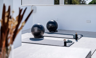 Moderne luxevilla te koop in een eigentijds bouwstijl, op loopafstand van Puerto Banus, Marbella 788911 