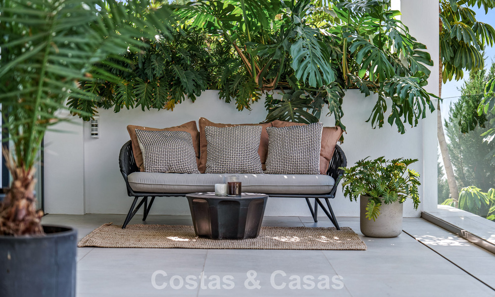 Moderne luxevilla te koop in een eigentijds bouwstijl, op loopafstand van Puerto Banus, Marbella 788912