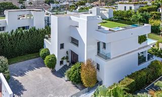 Moderne luxevilla te koop in een eigentijds bouwstijl, op loopafstand van Puerto Banus, Marbella 788923 