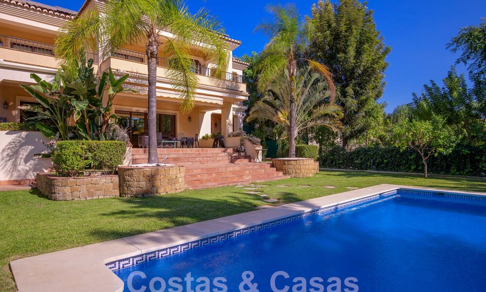 Tijdloze luxevilla met Andalusische charme te koop omgeven door golfbanen in Marbella - Benahavis 59697