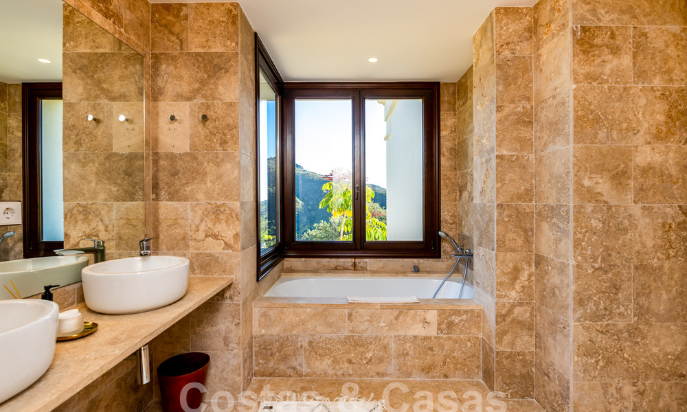 Statige luxevilla in Mediterrane stijl te koop met schitterend panoramisch zeezicht in Marbella - Benahavis 59851