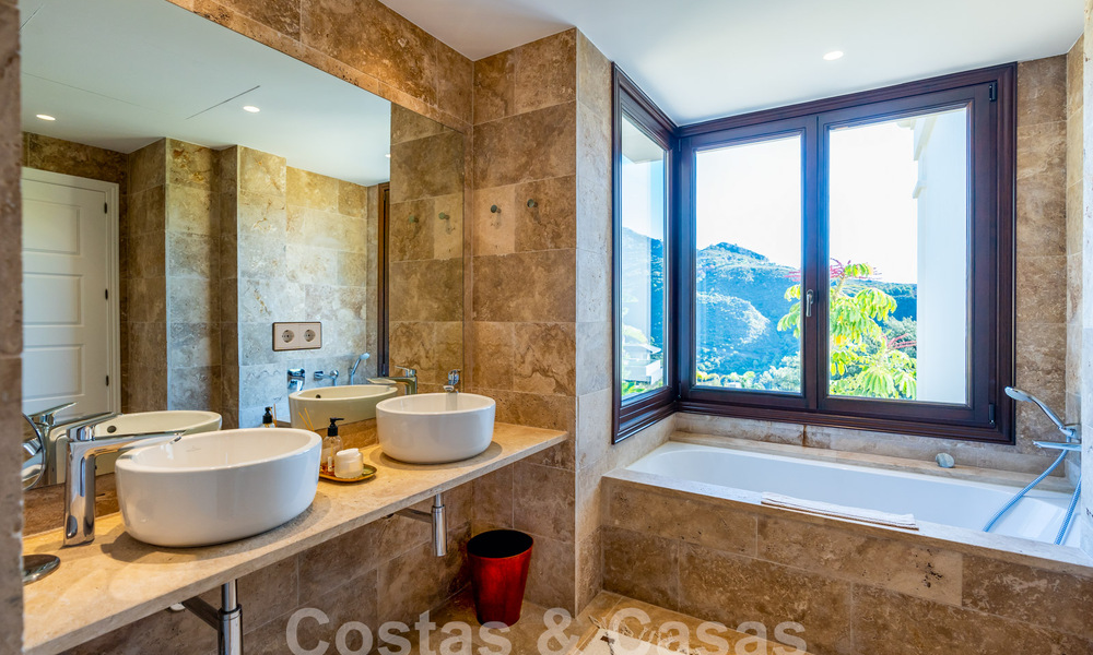 Statige luxevilla in Mediterrane stijl te koop met schitterend panoramisch zeezicht in Marbella - Benahavis 59852