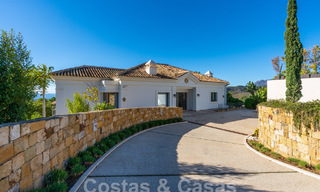 Statige luxevilla in Mediterrane stijl te koop met schitterend panoramisch zeezicht in Marbella - Benahavis 59857 