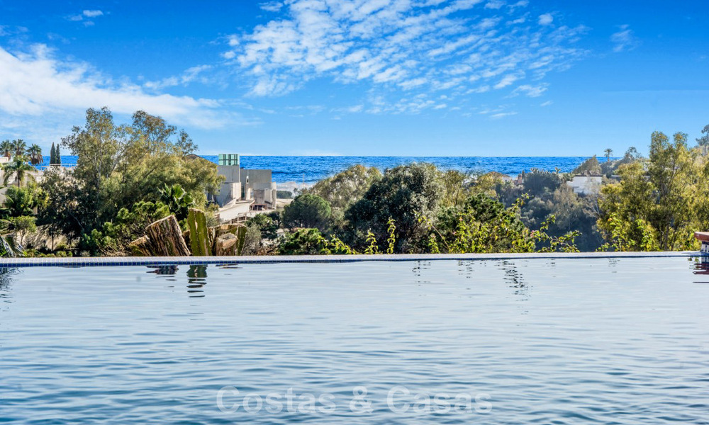 Ruime luxevilla te koop, grenzend aan een eersteklas golfbaan in het La Quinta golfresort, Benahavis - Marbella 774240