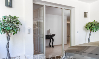 Eigentijdse Andalusische luxevilla te koop in een hoogstaande golfomgeving in Nueva Andalucia, Marbella 59932 