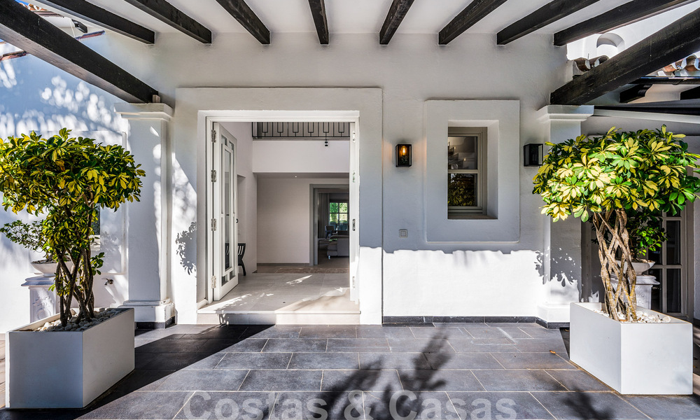 Eigentijdse Andalusische luxevilla te koop in een hoogstaande golfomgeving in Nueva Andalucia, Marbella 59949