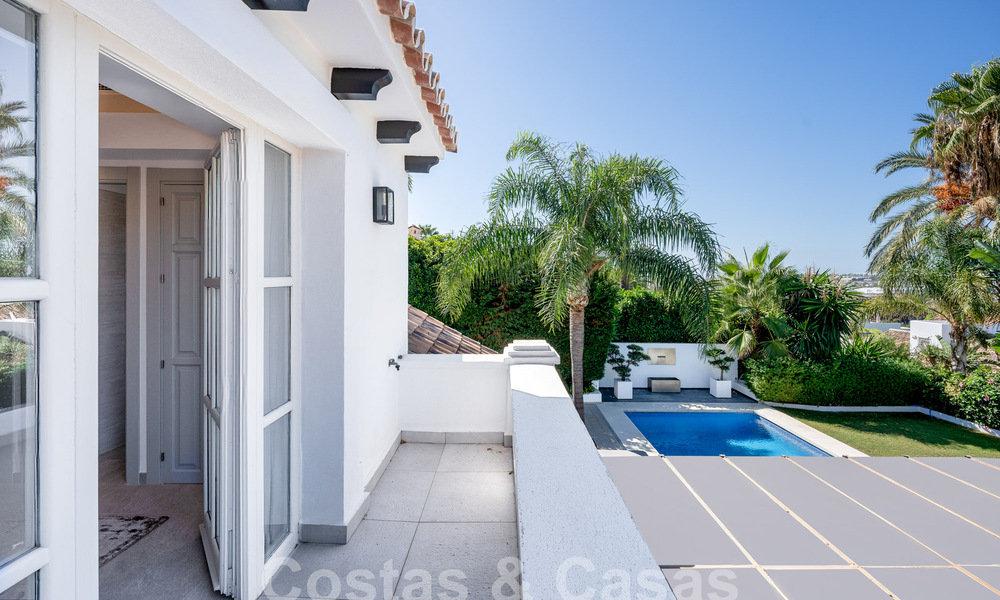 Eigentijdse Andalusische luxevilla te koop in een hoogstaande golfomgeving in Nueva Andalucia, Marbella 59971