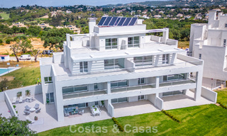 Exclusief project met nieuwe frontlijn golf appartementen te koop in San Roque, Costa del Sol 60302 