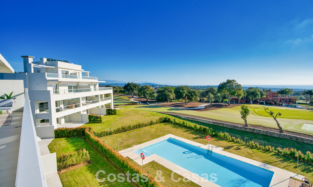 Exclusief project met nieuwe frontlijn golf appartementen te koop in San Roque, Costa del Sol 60333