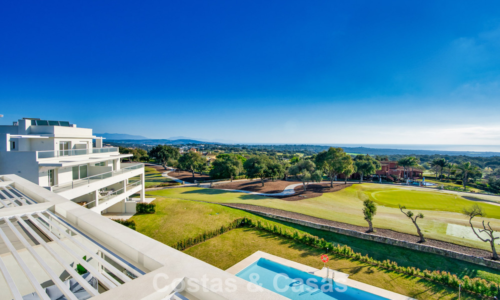 Exclusief project met nieuwe frontlijn golf appartementen te koop in San Roque, Costa del Sol 60344
