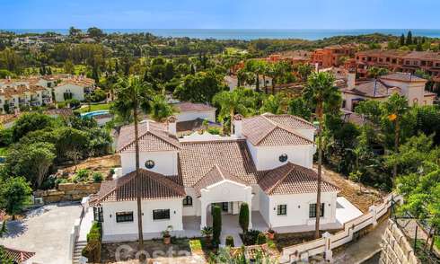 Luxevilla i/e klassieke en Andalusische bouwstijl met zeezicht te koop o/d New Golden Mile, Marbella - Estepona 60086