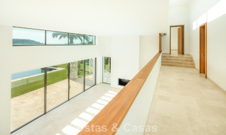 Contemporaine luxevilla te koop in een eerstelijns golfcomplex aan de Costa del Sol 60435 