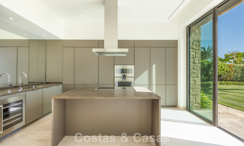 Contemporaine luxevilla te koop in een eerstelijns golfcomplex aan de Costa del Sol 60440