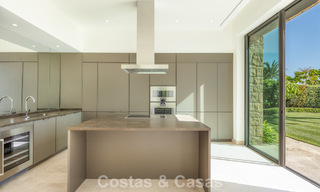 Contemporaine luxevilla te koop in een eerstelijns golfcomplex aan de Costa del Sol 60440 