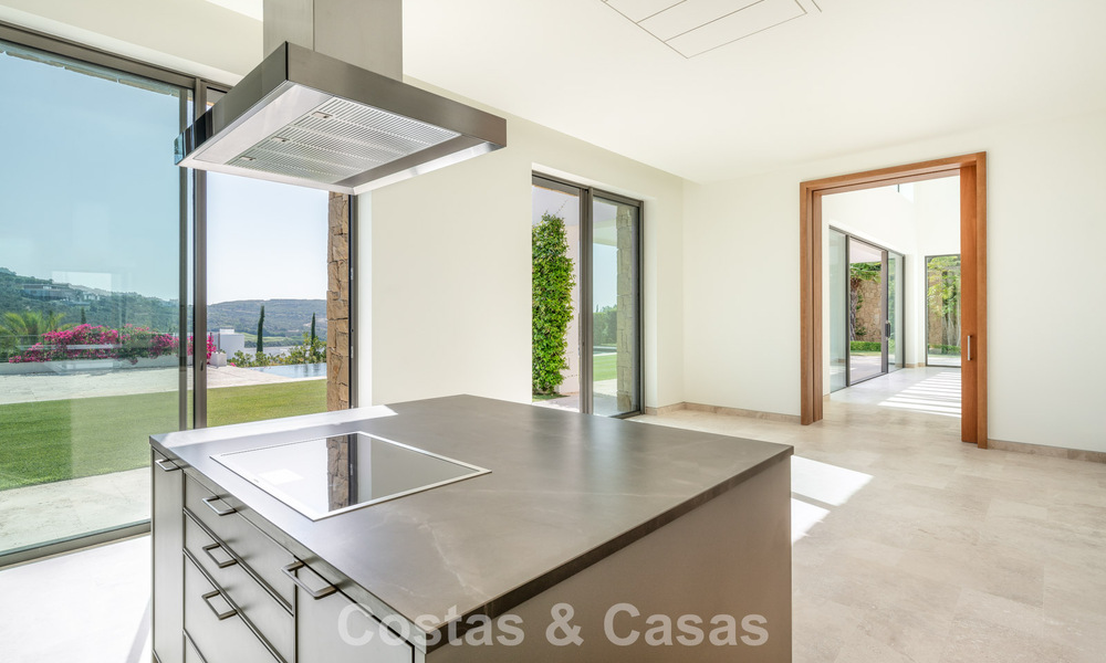 Contemporaine luxevilla te koop in een eerstelijns golfcomplex aan de Costa del Sol 60441