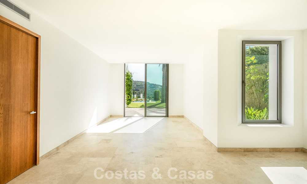Contemporaine luxevilla te koop in een eerstelijns golfcomplex aan de Costa del Sol 60442
