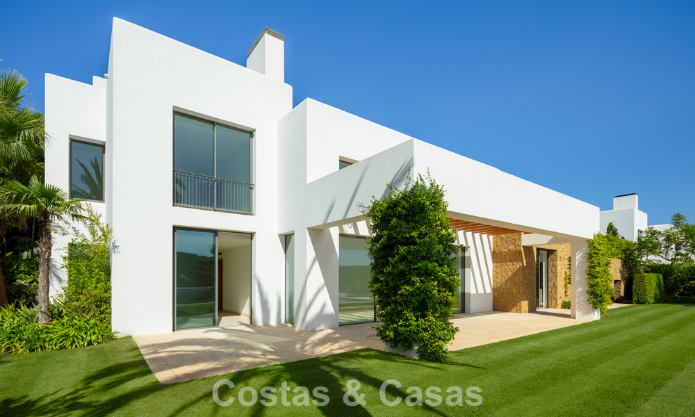 Contemporaine luxevilla te koop in een eerstelijns golfcomplex aan de Costa del Sol 60443