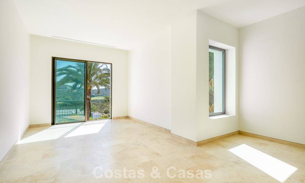 Contemporaine luxevilla te koop in een eerstelijns golfcomplex aan de Costa del Sol 60447