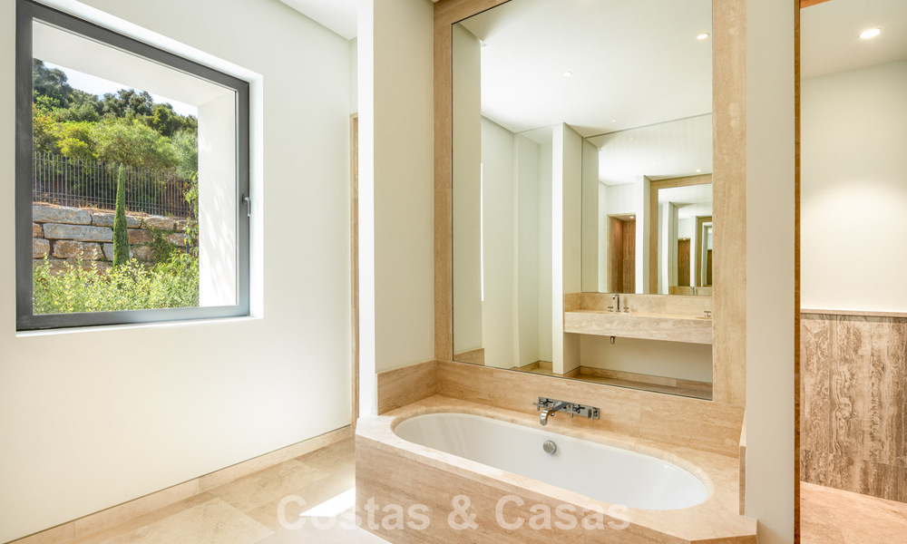 Contemporaine luxevilla te koop in een eerstelijns golfcomplex aan de Costa del Sol 60449