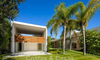 Statige designervilla te koop, direct aan een 5-sterren golfbaan aan de Costa del Sol 60102 