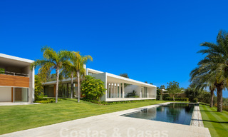 Statige designervilla te koop, direct aan een 5-sterren golfbaan aan de Costa del Sol 60104 