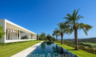 Statige designervilla te koop, direct aan een 5-sterren golfbaan aan de Costa del Sol 60105 