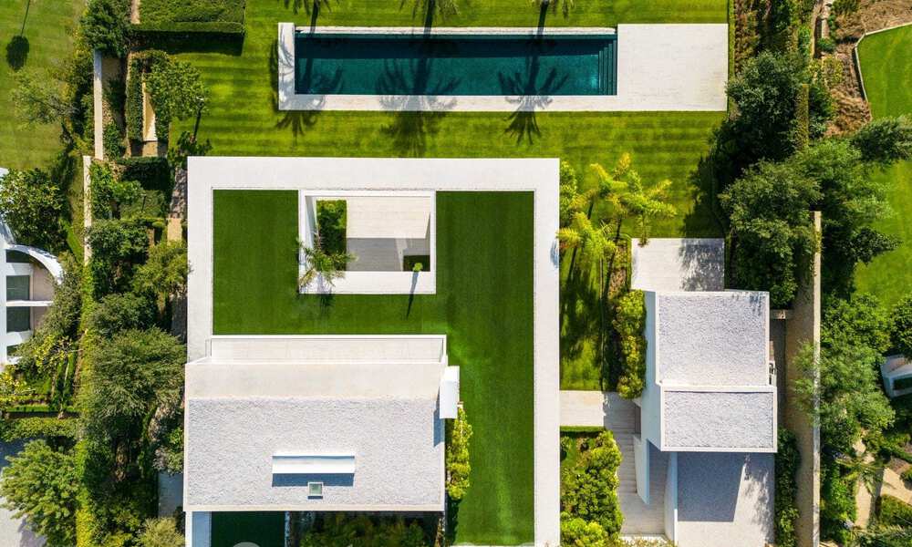 Statige designervilla te koop, direct aan een 5-sterren golfbaan aan de Costa del Sol 60106