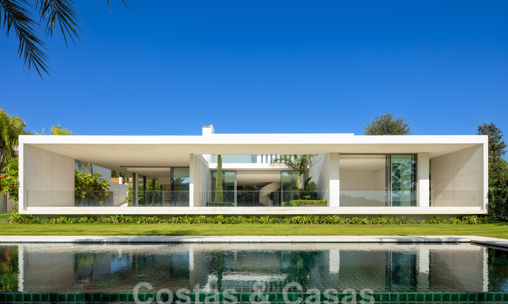 Statige designervilla te koop, direct aan een 5-sterren golfbaan aan de Costa del Sol 60108