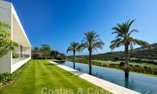 Statige designervilla te koop, direct aan een 5-sterren golfbaan aan de Costa del Sol 60111 