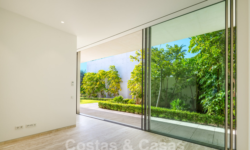 Statige designervilla te koop, direct aan een 5-sterren golfbaan aan de Costa del Sol 60114
