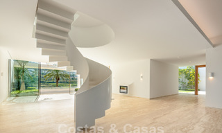 Statige designervilla te koop, direct aan een 5-sterren golfbaan aan de Costa del Sol 60115 