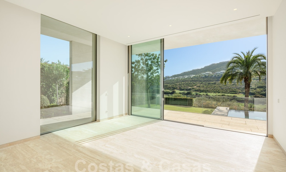 Statige designervilla te koop, direct aan een 5-sterren golfbaan aan de Costa del Sol 60118