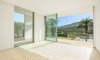 Statige designervilla te koop, direct aan een 5-sterren golfbaan aan de Costa del Sol 60118 