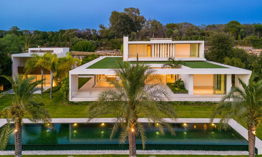 Statige designervilla te koop, direct aan een 5-sterren golfbaan aan de Costa del Sol 60126