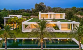 Statige designervilla te koop, direct aan een 5-sterren golfbaan aan de Costa del Sol 60126 