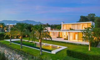 Statige designervilla te koop, direct aan een 5-sterren golfbaan aan de Costa del Sol 60128 