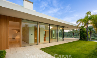 Statige designervilla te koop, direct aan een 5-sterren golfbaan aan de Costa del Sol 60129 