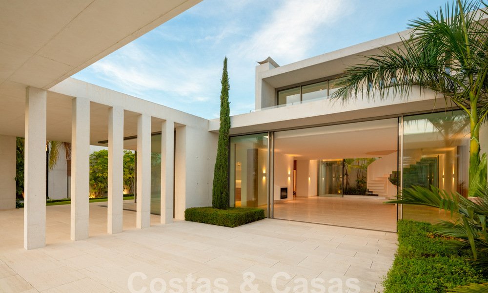 Statige designervilla te koop, direct aan een 5-sterren golfbaan aan de Costa del Sol 60130