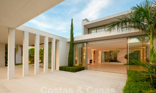 Statige designervilla te koop, direct aan een 5-sterren golfbaan aan de Costa del Sol 60130 