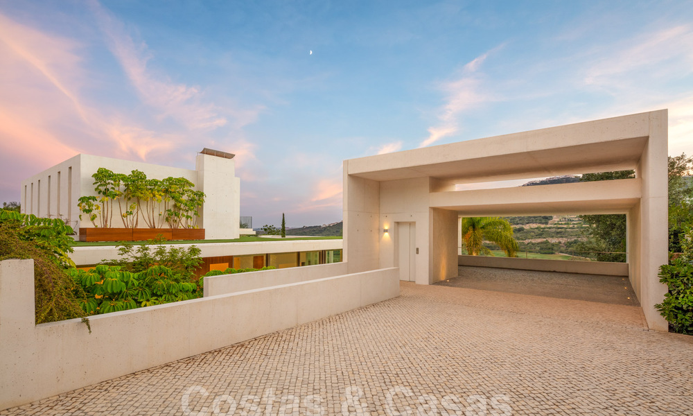 Statige designervilla te koop, direct aan een 5-sterren golfbaan aan de Costa del Sol 60131