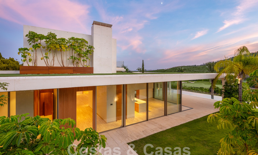 Statige designervilla te koop, direct aan een 5-sterren golfbaan aan de Costa del Sol 60132