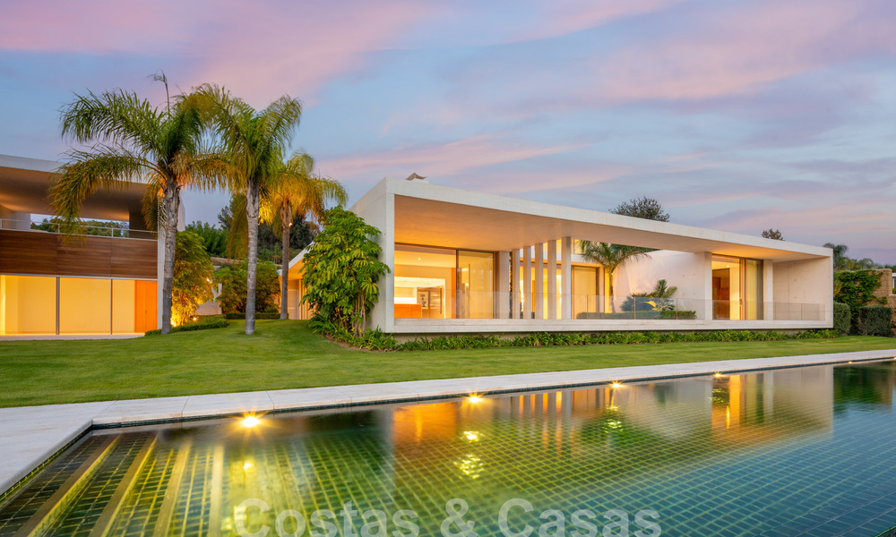 Statige designervilla te koop, direct aan een 5-sterren golfbaan aan de Costa del Sol 60133