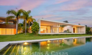 Statige designervilla te koop, direct aan een 5-sterren golfbaan aan de Costa del Sol 60133 