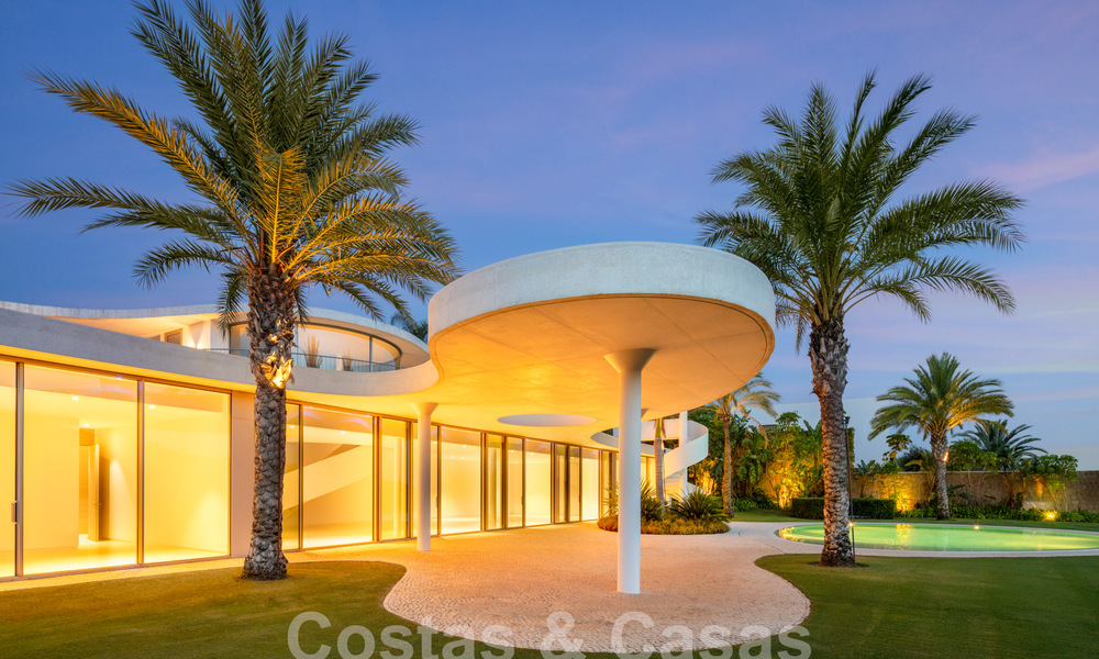 Extravagante designervilla te koop, eerstelijnsgolf in een 5* golfresort aan de Costa del Sol 60195
