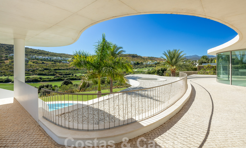 Extravagante designervilla te koop, eerstelijnsgolf in een 5* golfresort aan de Costa del Sol 60202