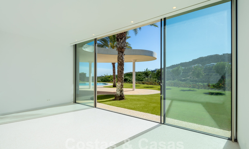 Extravagante designervilla te koop, eerstelijnsgolf in een 5* golfresort aan de Costa del Sol 60206