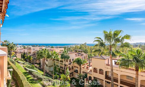 Ruim appartement te koop met zeezicht in een eerstelijns golfcomplex op de New Golden Mile, Marbella - Estepona 60380