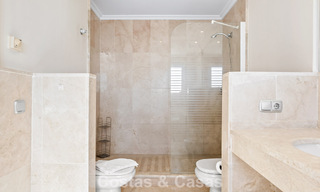 Ruim appartement te koop met zeezicht in een eerstelijns golfcomplex op de New Golden Mile, Marbella - Estepona 60400 